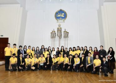 “Өсвөрийн парламент-2022” хөтөлбөрийн оролцогчид Улсын Их Хурлын үйл ажиллагаатай танилцах аялалд оролцов
